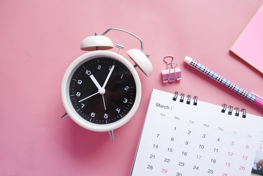 Calendar and clock representing the California probate timeline
