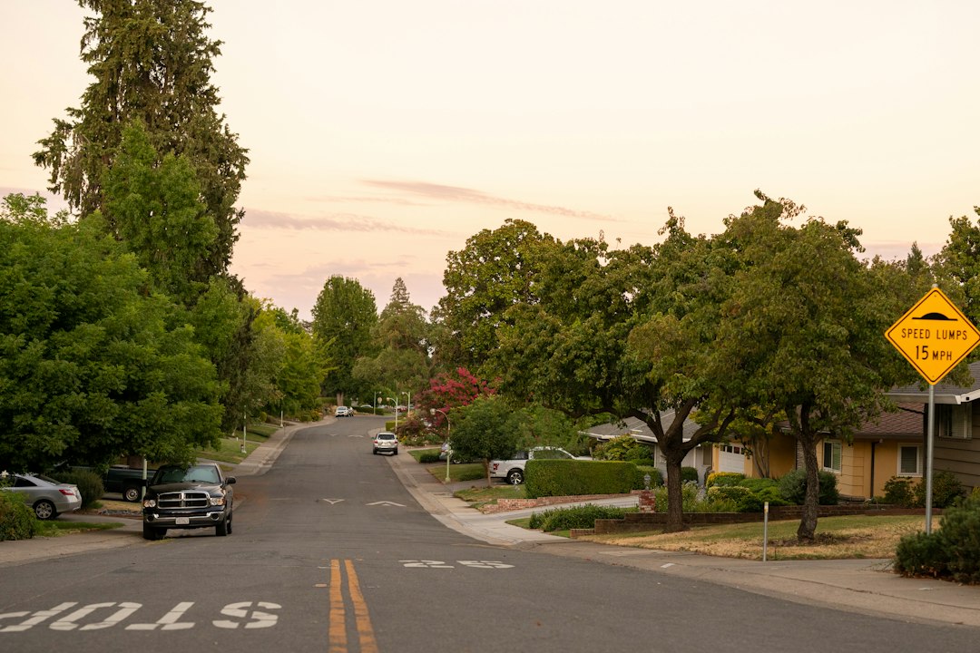 Street of single-family tract homes in a California suburban neighborhood